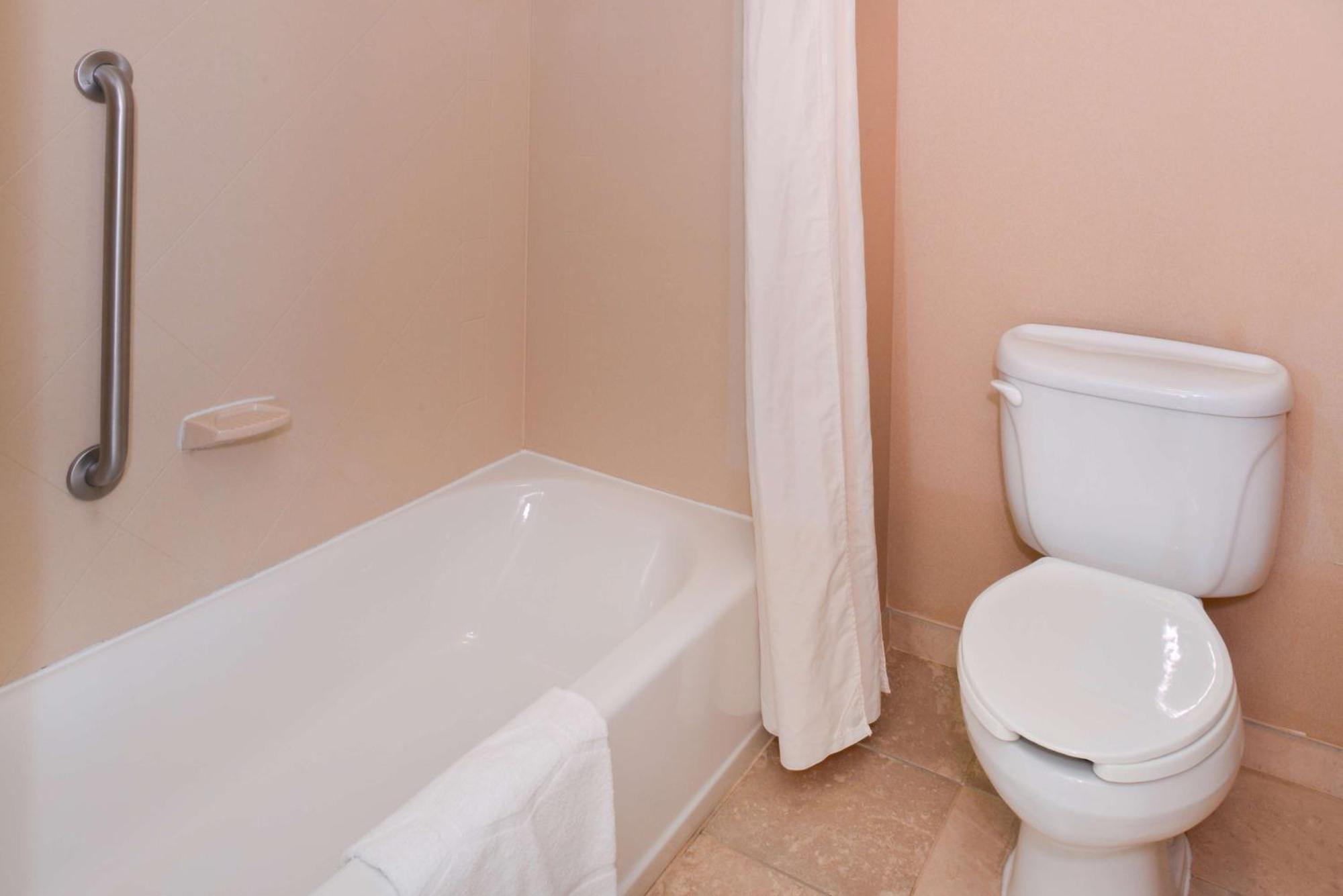 Hampton By Hilton 3* Litchfield