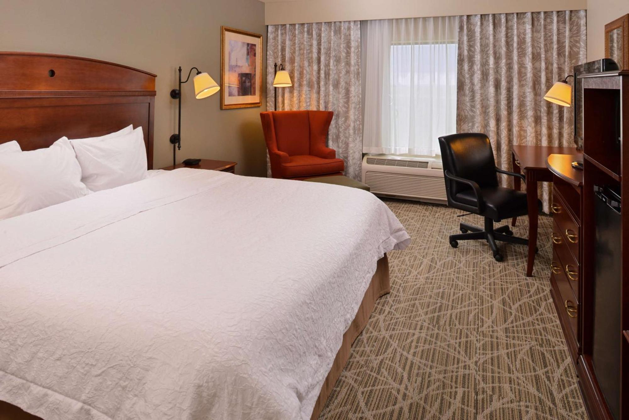 Hampton By Hilton Litchfield